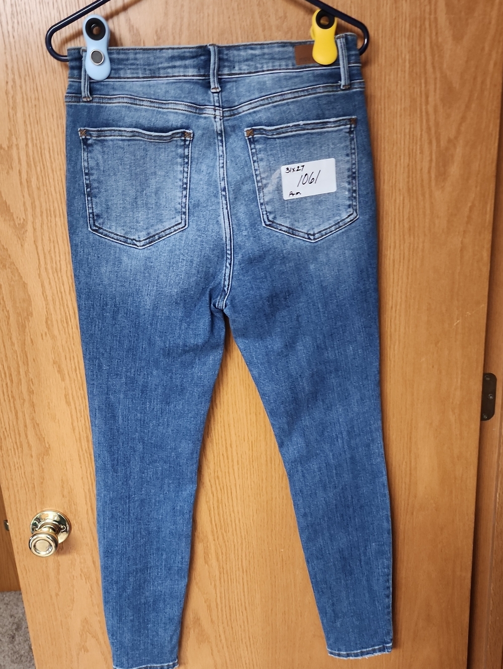 Judy Blue Skinny Jeans in Medium Blue Wash 31x27 number 1061